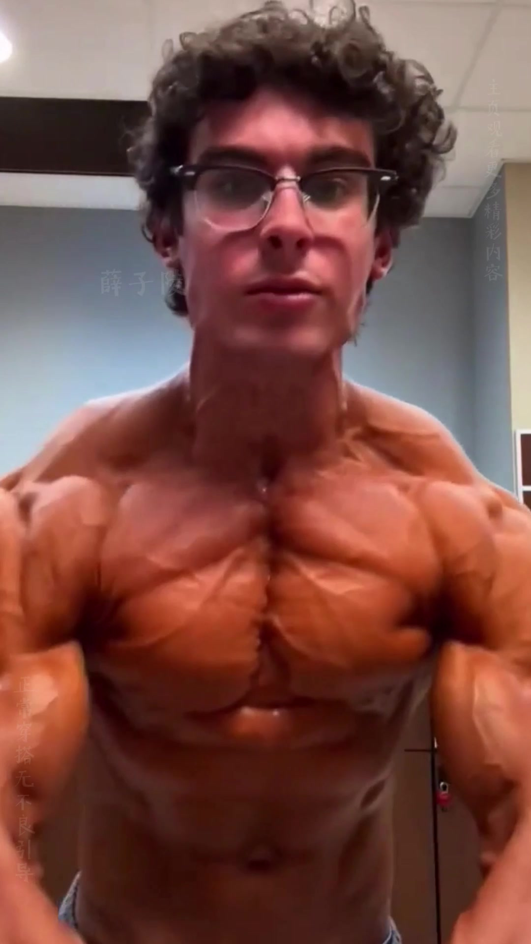 几天不见如此强壮的肌肉男居然又变胖了