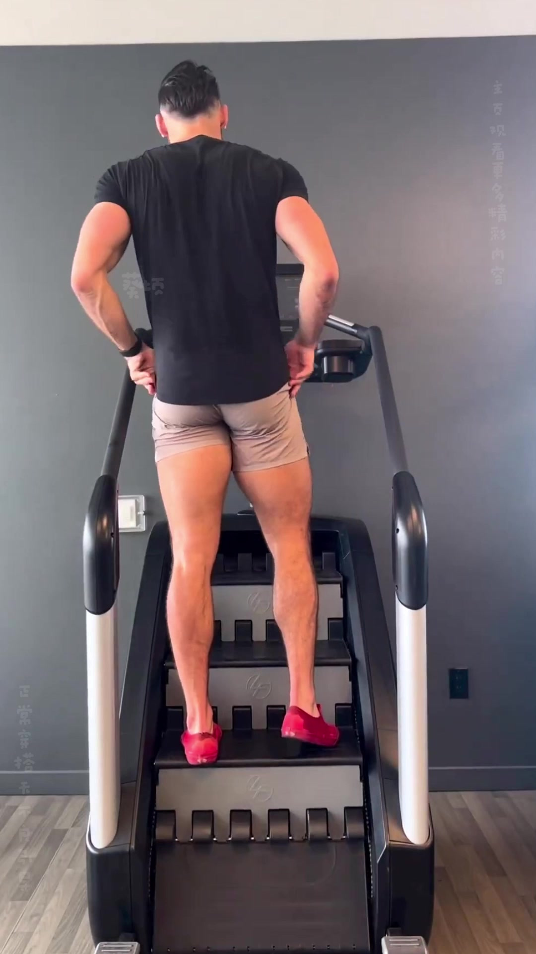 肌肉猛男这流汗的霸气的肌肉吓到你了吗