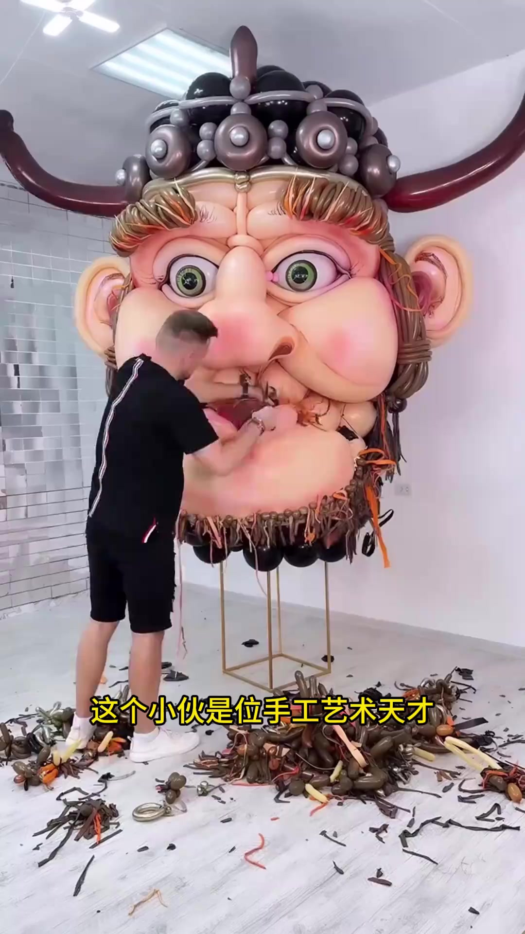 气球手工艺:创作卡通人物船长模型