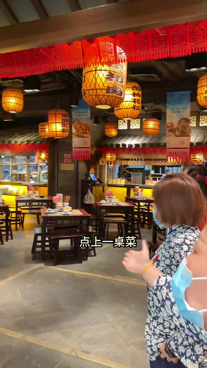 上海听着评弹吃着饭的南京大牌档