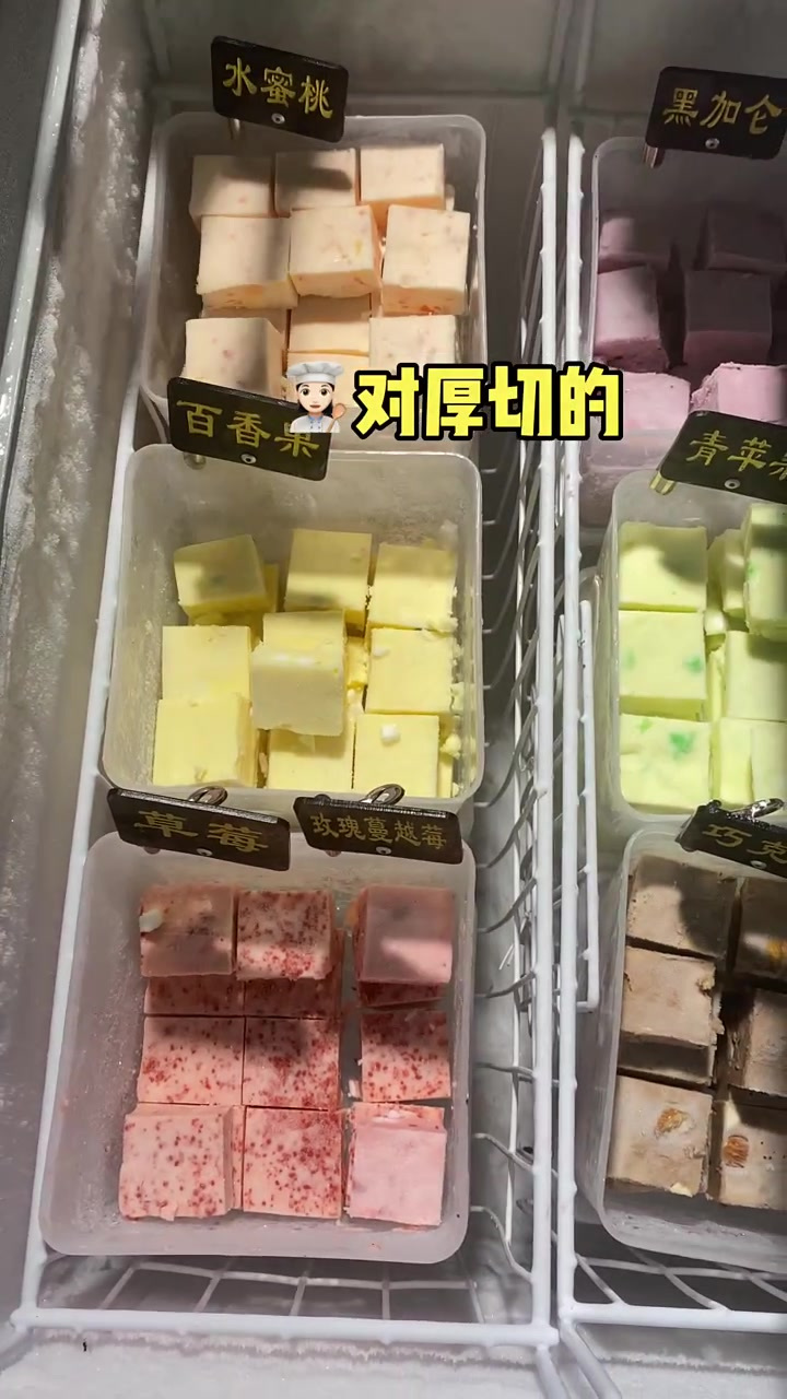 济南小吃街上的烈火牛肉吃起来超级嫩!