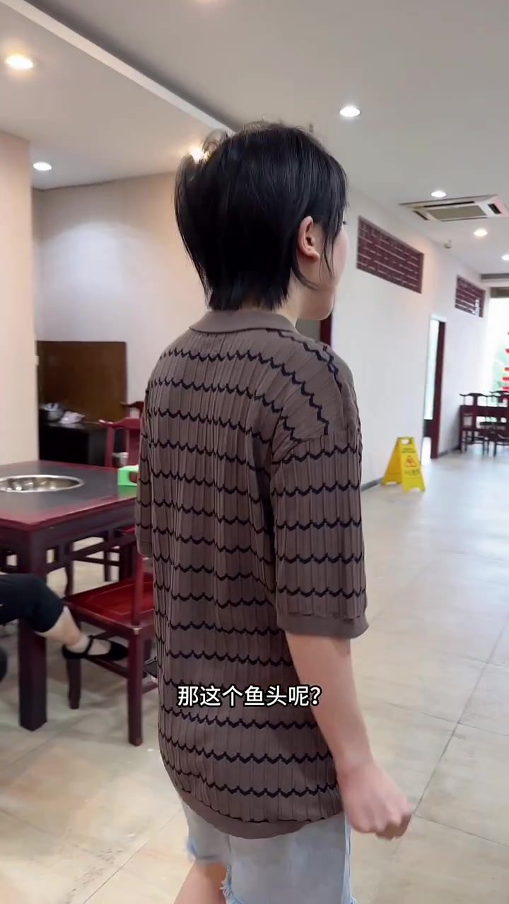 爆辣的重庆美蛙鱼头来咯,看这一锅满满的花椒辣椒,太好吃啦