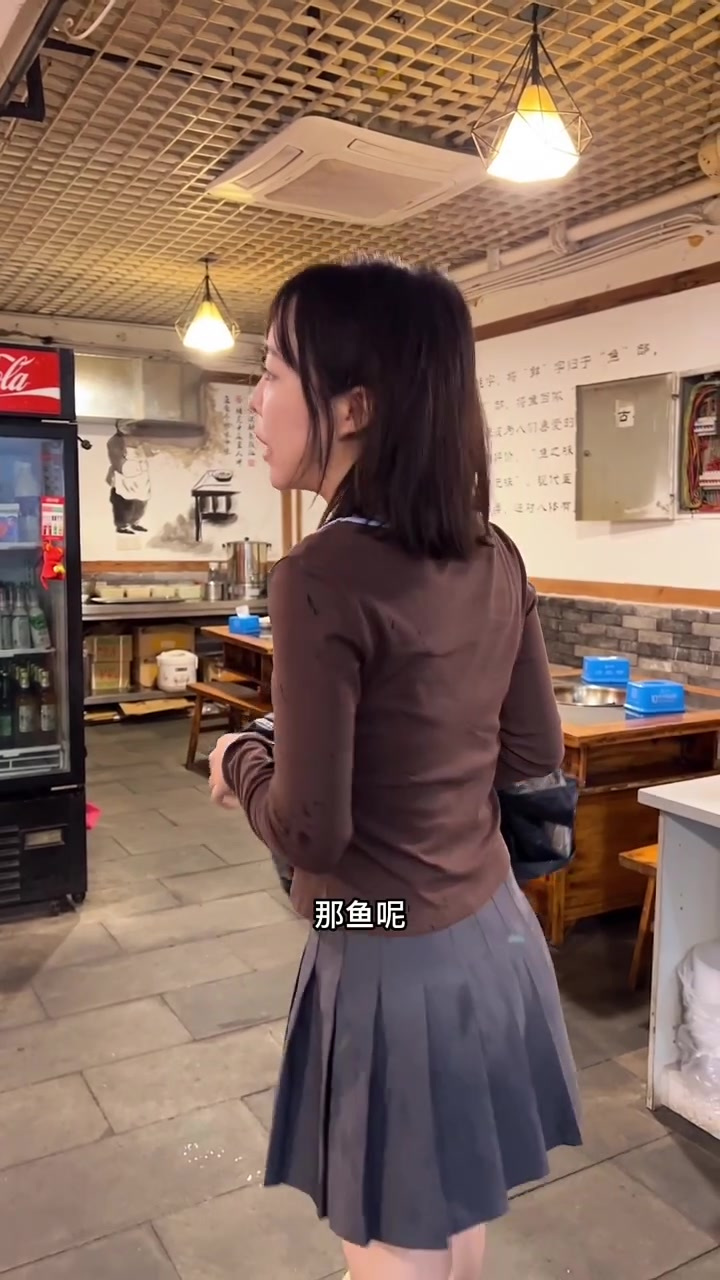 重庆爆辣美蛙配鱼头,吃蛙快乐加倍