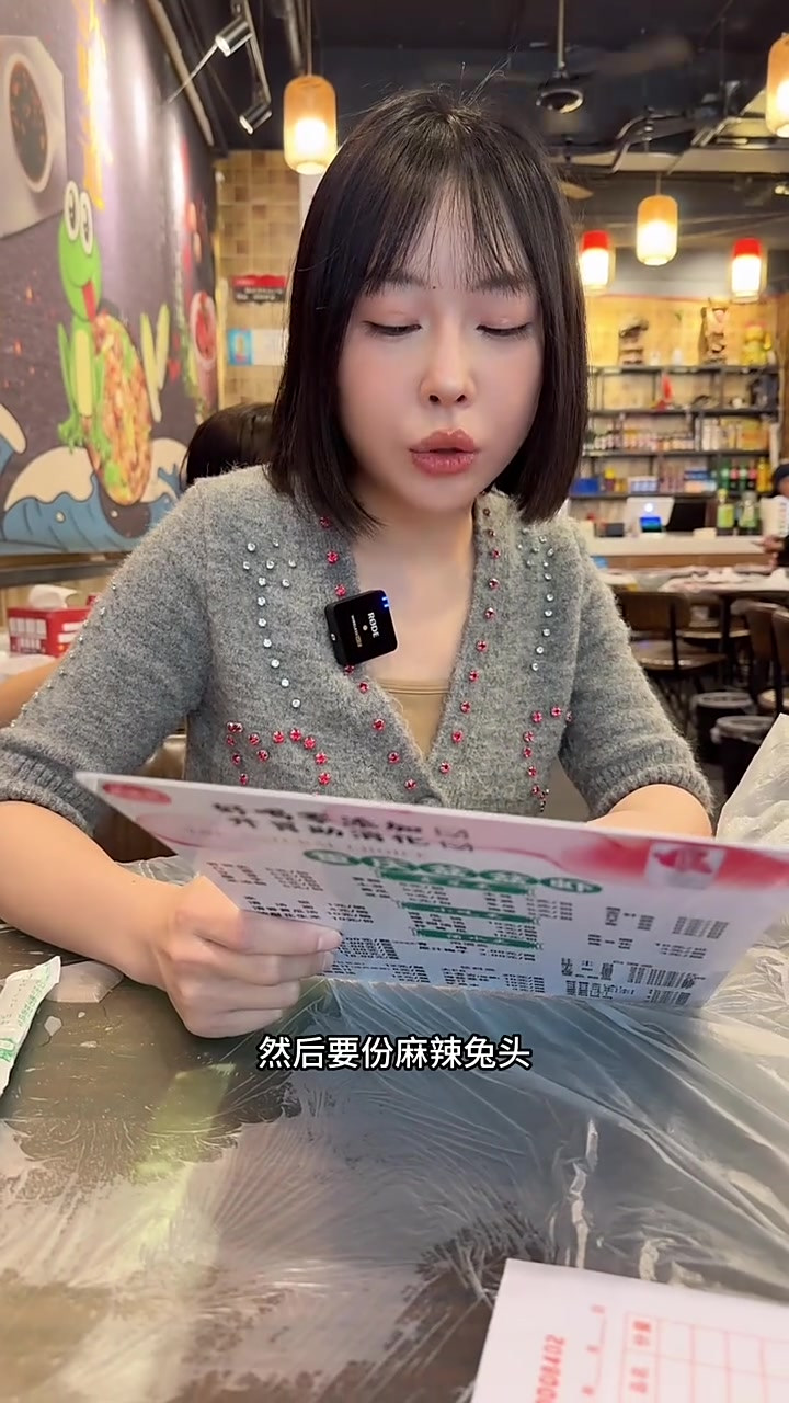 来成都怎么能不吃麻辣兔头,兔头美蛙鸭舌鸭下巴一样一盆