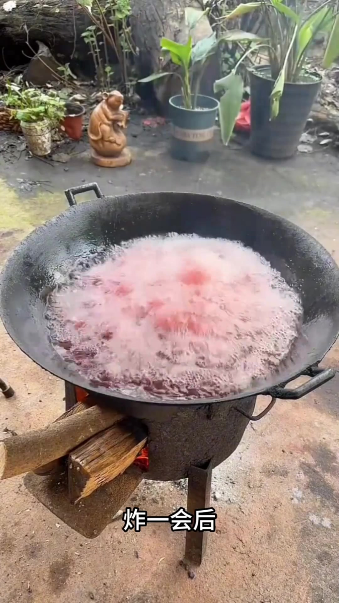 在家轻松制作草莓味爆米花,香甜可口,简单又美味!