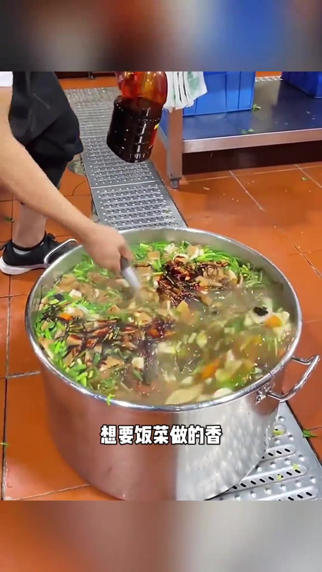 十三香酱油炒菜,香味飘满餐厅