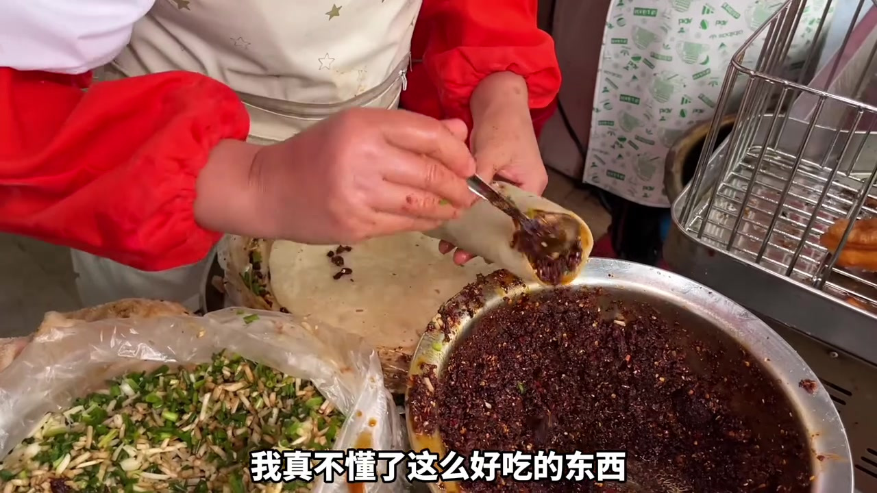 贵阳人自己的硬核早餐!包饼油条太香了!