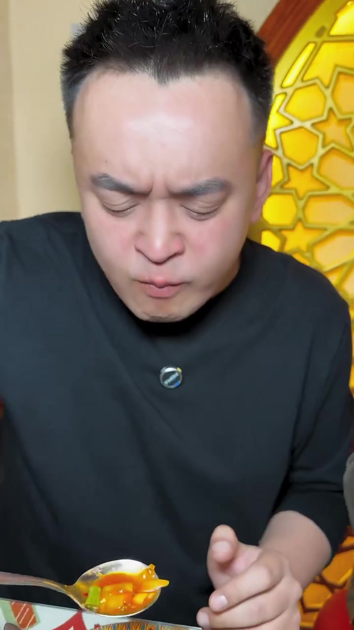 新疆炒馄饨这种美食我相信没几个人吃过,这碎肉拌面也是真攒劲!