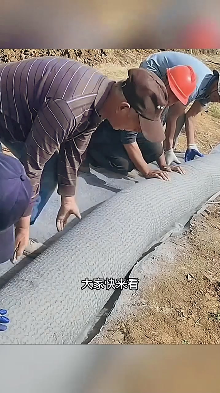 鱼塘里的护坡,原来这样铺的!