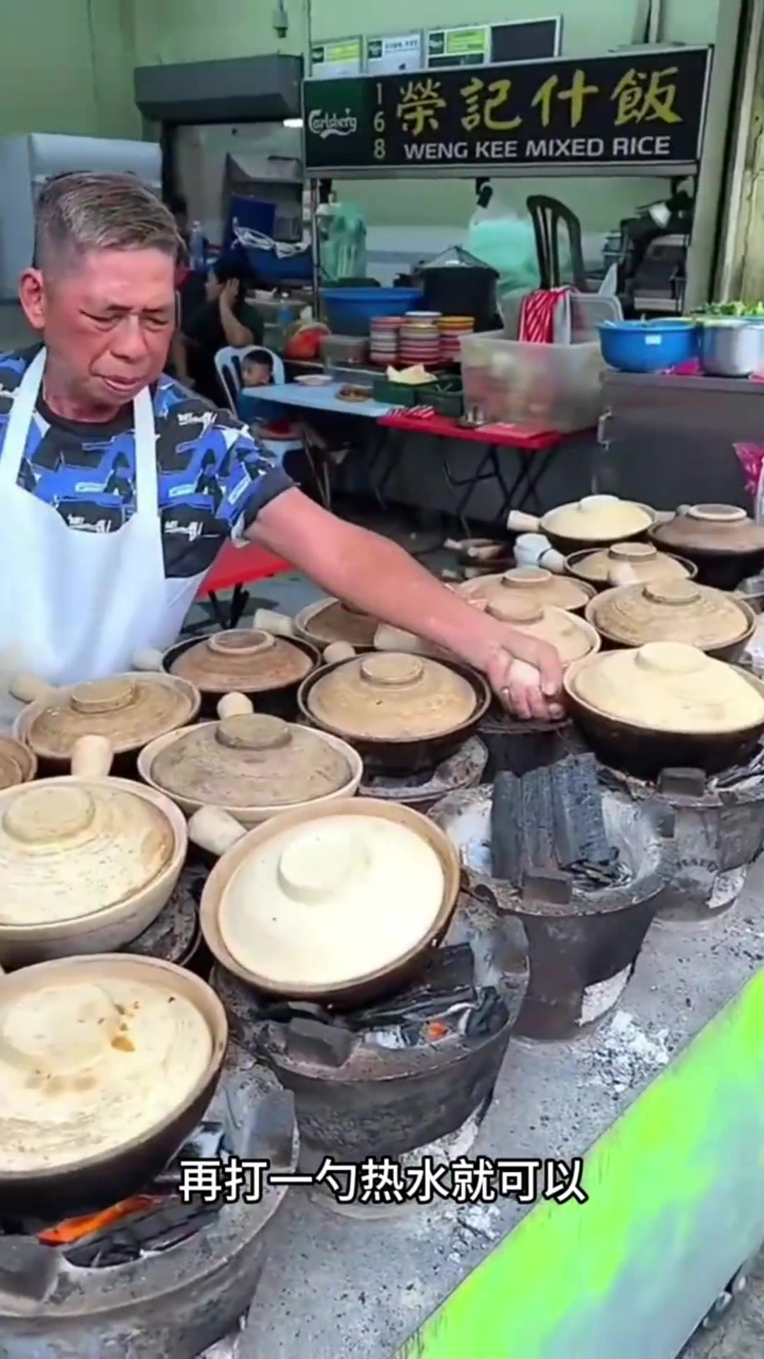 这种秘制煲仔饭,看起来就让人想吃的冲动