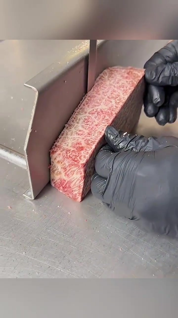 冷冻猪肉切片新方法,轻松切出薄如蝉翼的火锅肉片