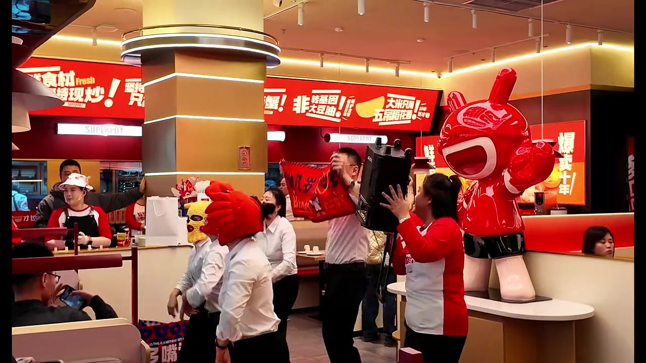 沈阳第一次吃肉蟹煲,你是多大?