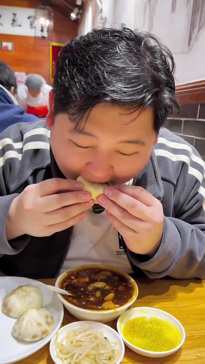 在北京这两年最火的炒肝店就是沙子口的缘赵记了!