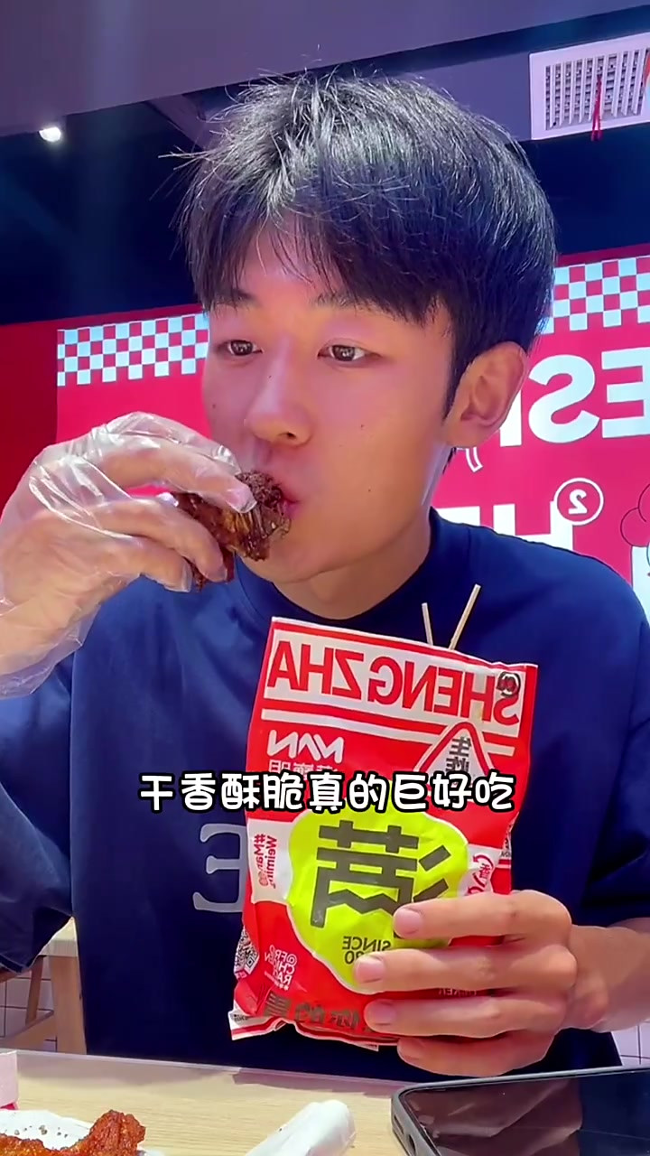 开封河大西门的美食确实多,比如这个新晋的糖醋味炸鸡架!