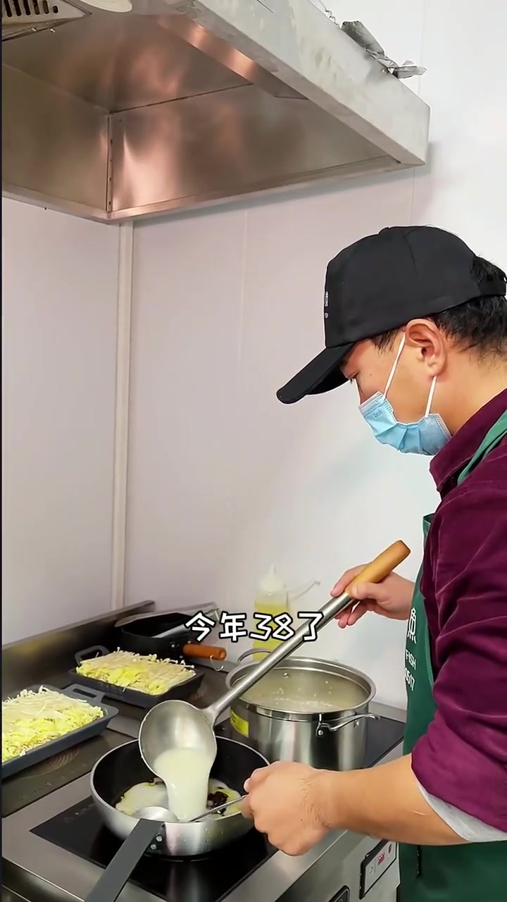 开封80后退伍军人开的暖心烤鱼饭!