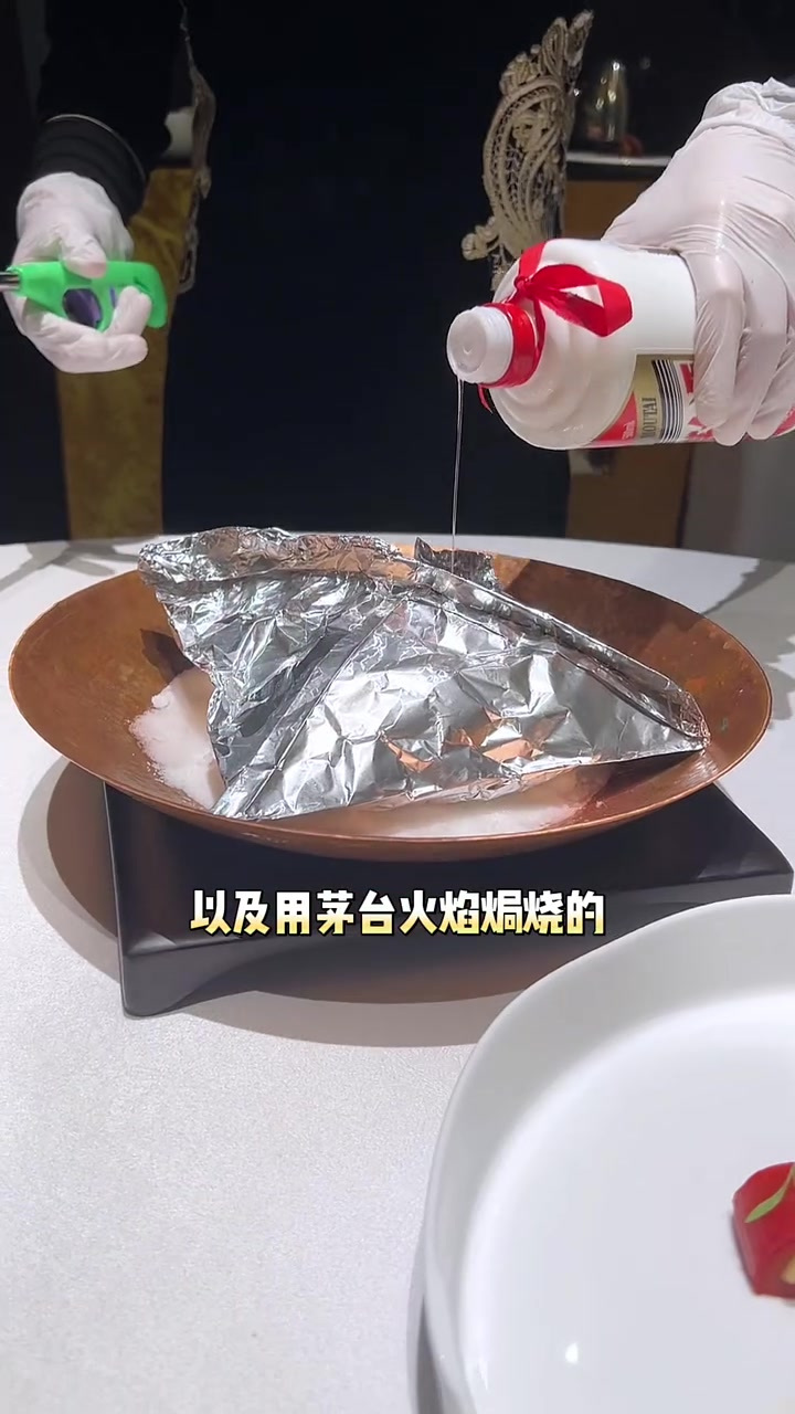 到陕西菜馆尝试特大的秦风大刀牛肉