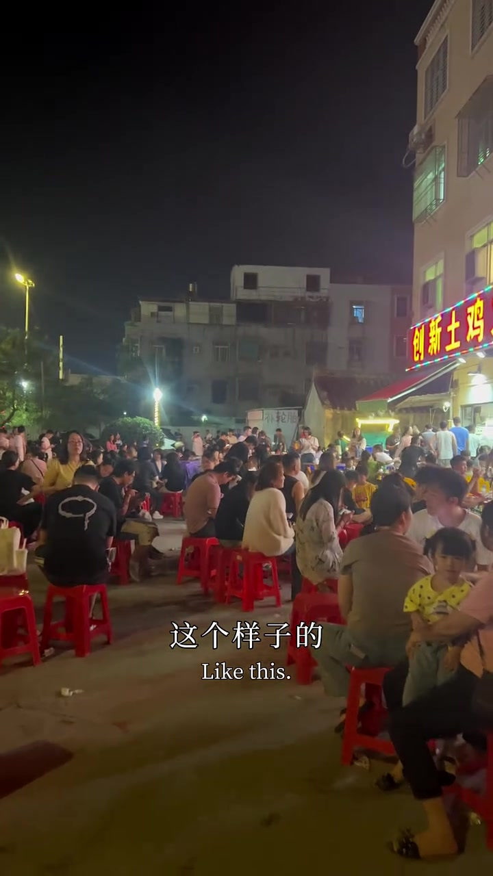 来汕头吃一餐暖乎乎的碳炉鸡煲吧!鸡肉切薄片涮火锅的吃法出了潮