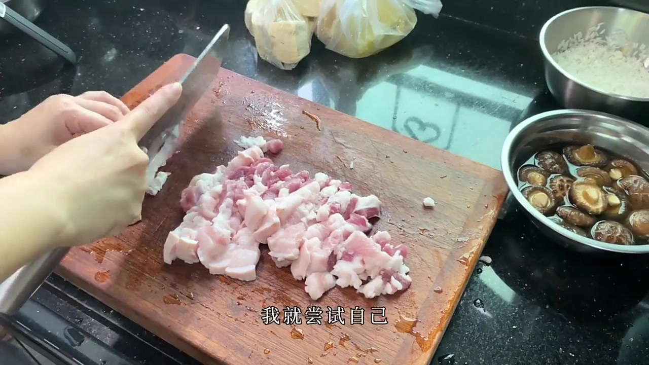 在家复刻潮汕美食特色小吃棉湖糯米饭,卤肉香菇搭配巨香