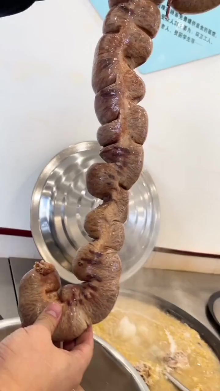 吉林一家鼓捣白肉血肠的小馆子,嘎嘎下饭!