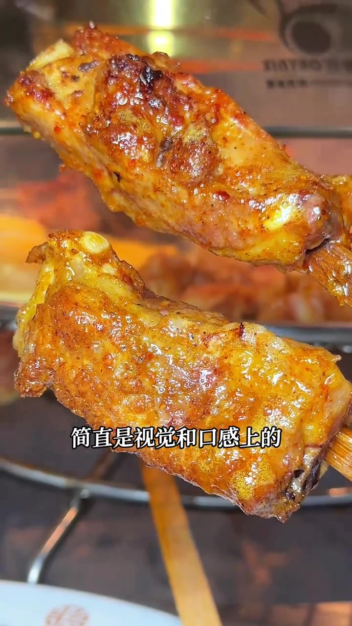 贵州凯里吃惯了铁签烤肉竹签烤肉,最近发现这家新晋的大竹签烤肉