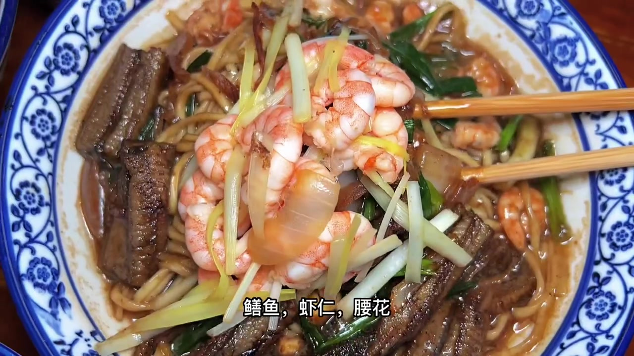 重庆下午三点排队一小时,花113吃了两碗面,值不值得?!