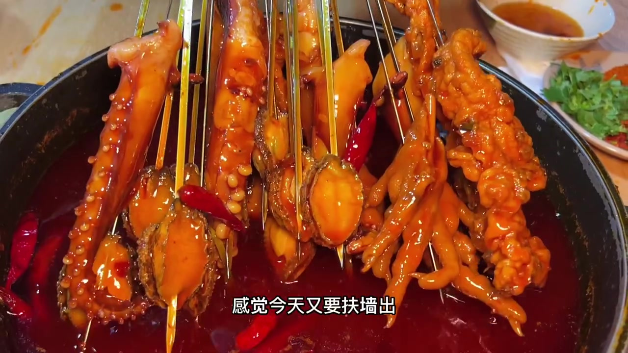 重庆串串香里面居然能吃到不用剥壳巴掌大个虾仁