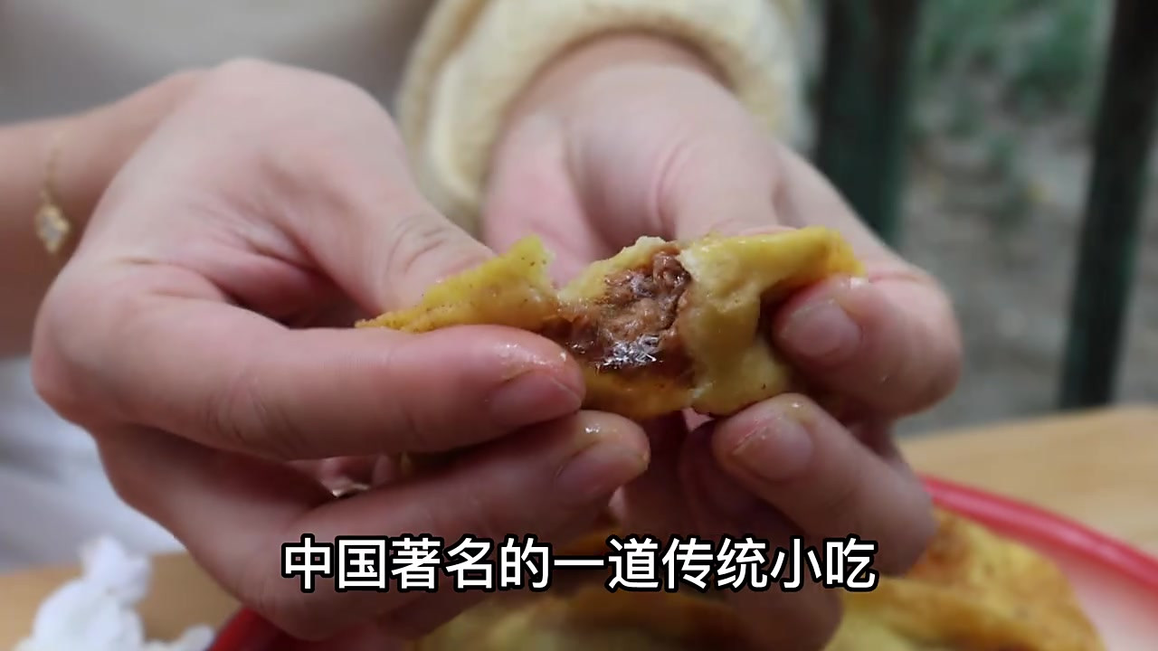 成都市青羊区,璀璨金黄外酥里嫩还多汁的牛肉锅贴,今天就吃它!