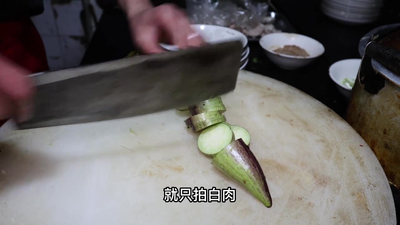 成都市青羊区,鼓楼北三街,品凉拌白肉与复制酱油的独特魅力!