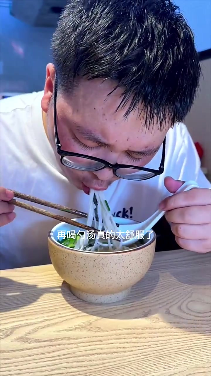 这就是鲜香味美的乌鸡米线了
