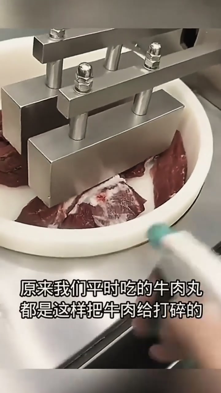 制作牛肉丸,原来这样砸肉的!
