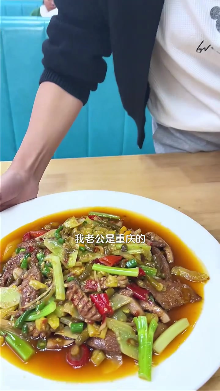 兰州一块的土豆丝3块的麻婆豆腐,这家川渝小两口的川菜点惊艳