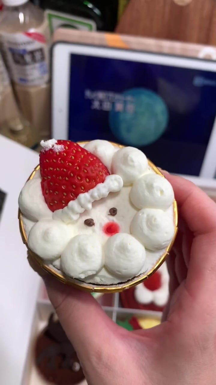 哈尔滨能一次吃到9种口味的圣诞蛋糕