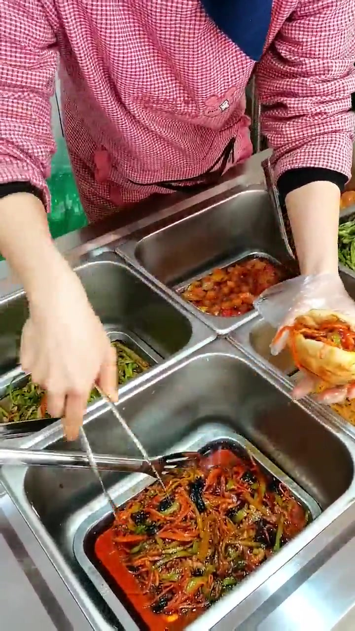三少探店,保定烧饼夹鱼香肉丝,4的快乐谁能懂?