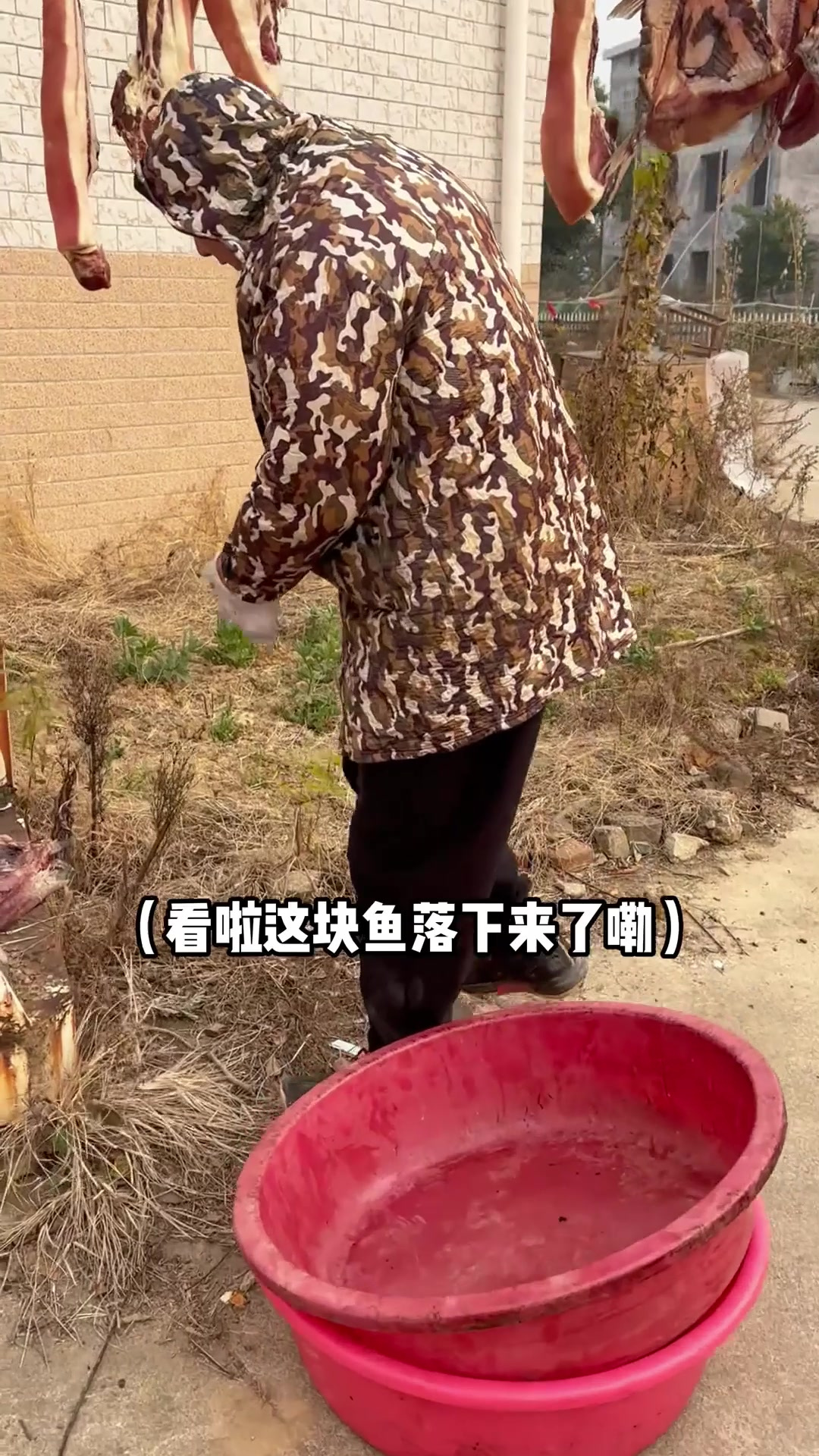 沉浸式体验湖南人熏腊肉,湖南人都爱的硬年货——柴火腊肉