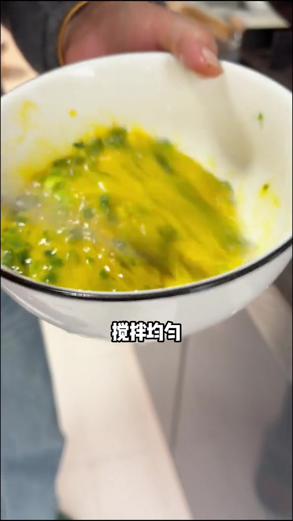 香葱煎吐司！咸甜可口~香香软软~早餐这么吃一天都满足啦