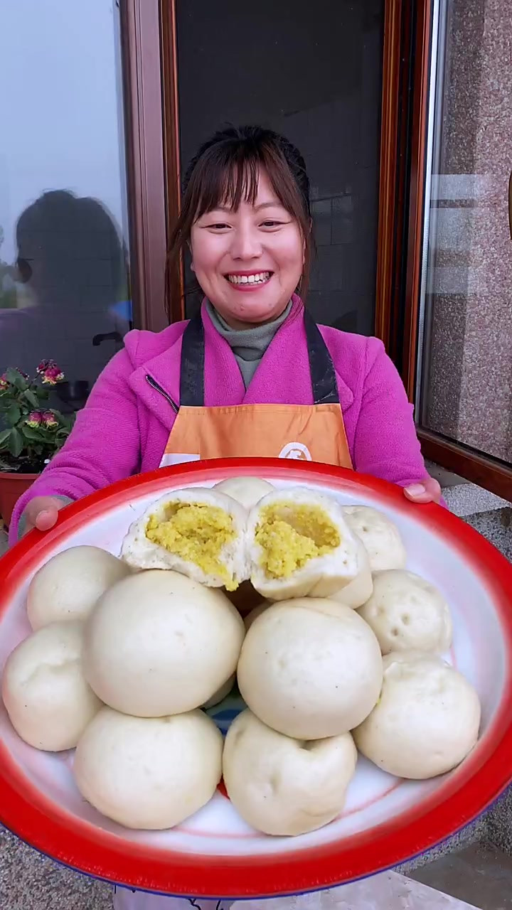 今天终于安排上这个大黄米馒头了,一次没吃够,下次多做些