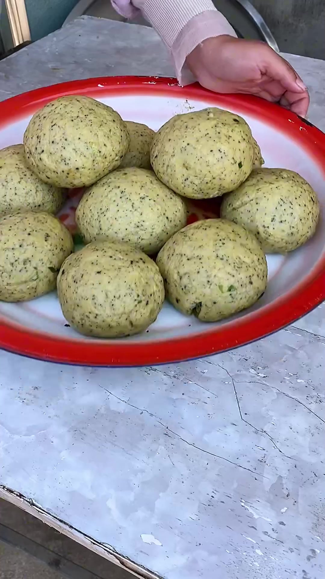 韭菜一茬比一茬嫩,做成包子太鲜了