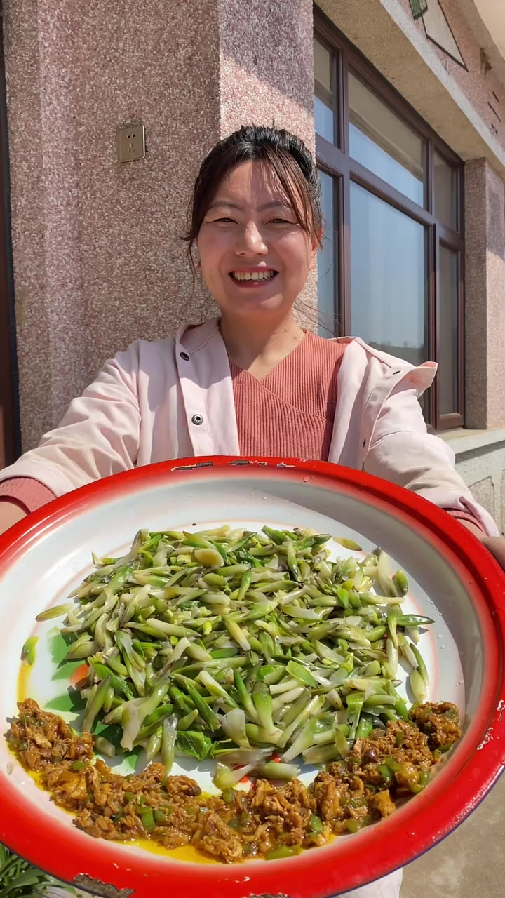 又到了吃野菜的时候了,第一次吃这个山苞米,太清爽了