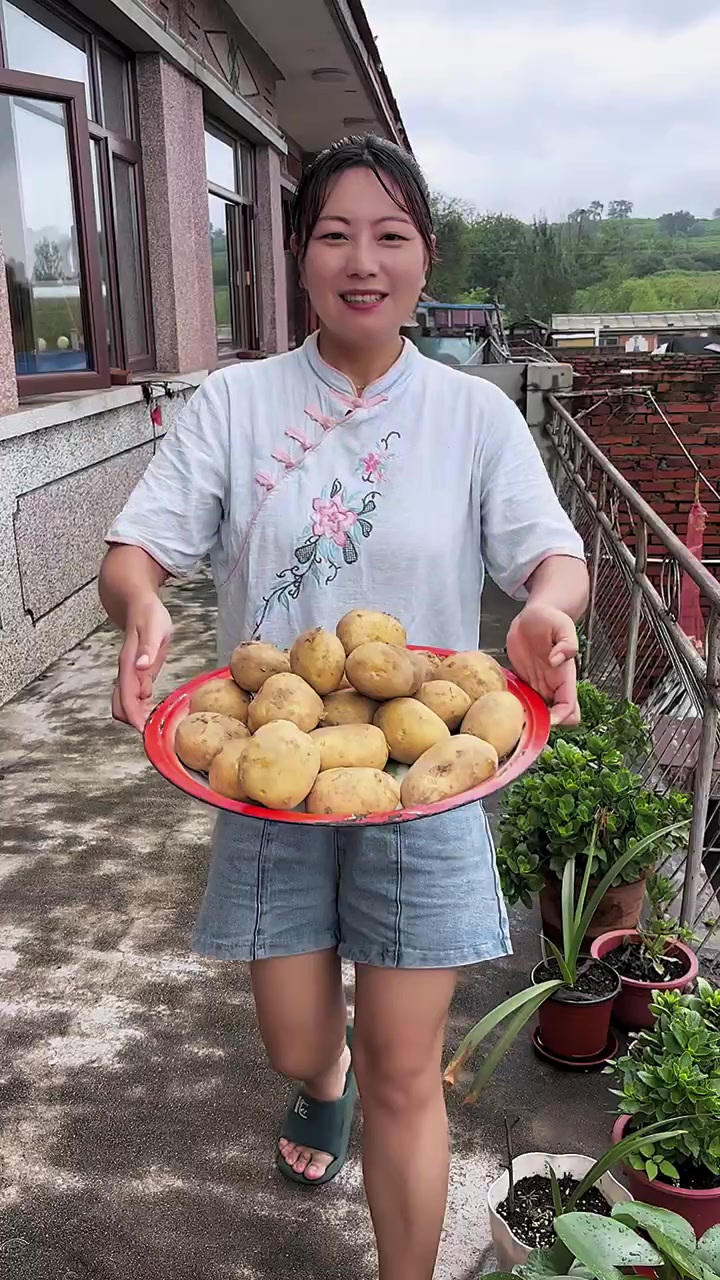 今年第一顿地蛋丸子,太香了,就是少了咸肉