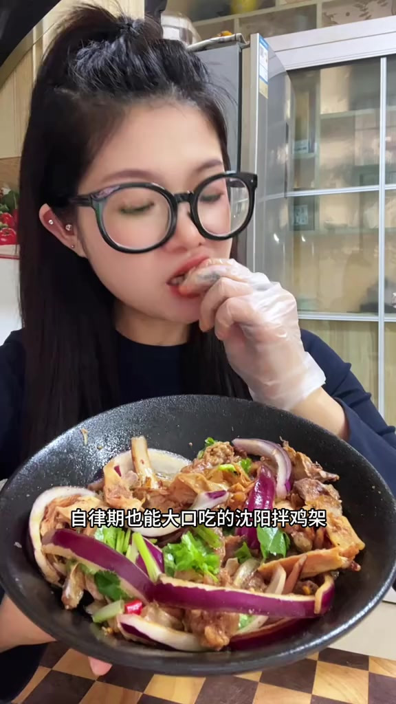 不用去沈阳也能吃到正宗的沈阳拌鸡架，甜辣口味