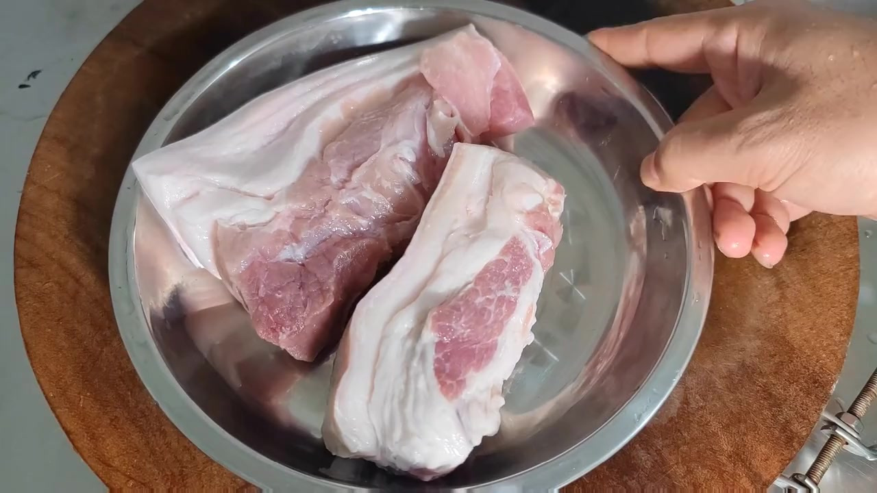 这个蒜苗回锅肉,实在是太香了,肥而不腻,一不留神多干两碗饭