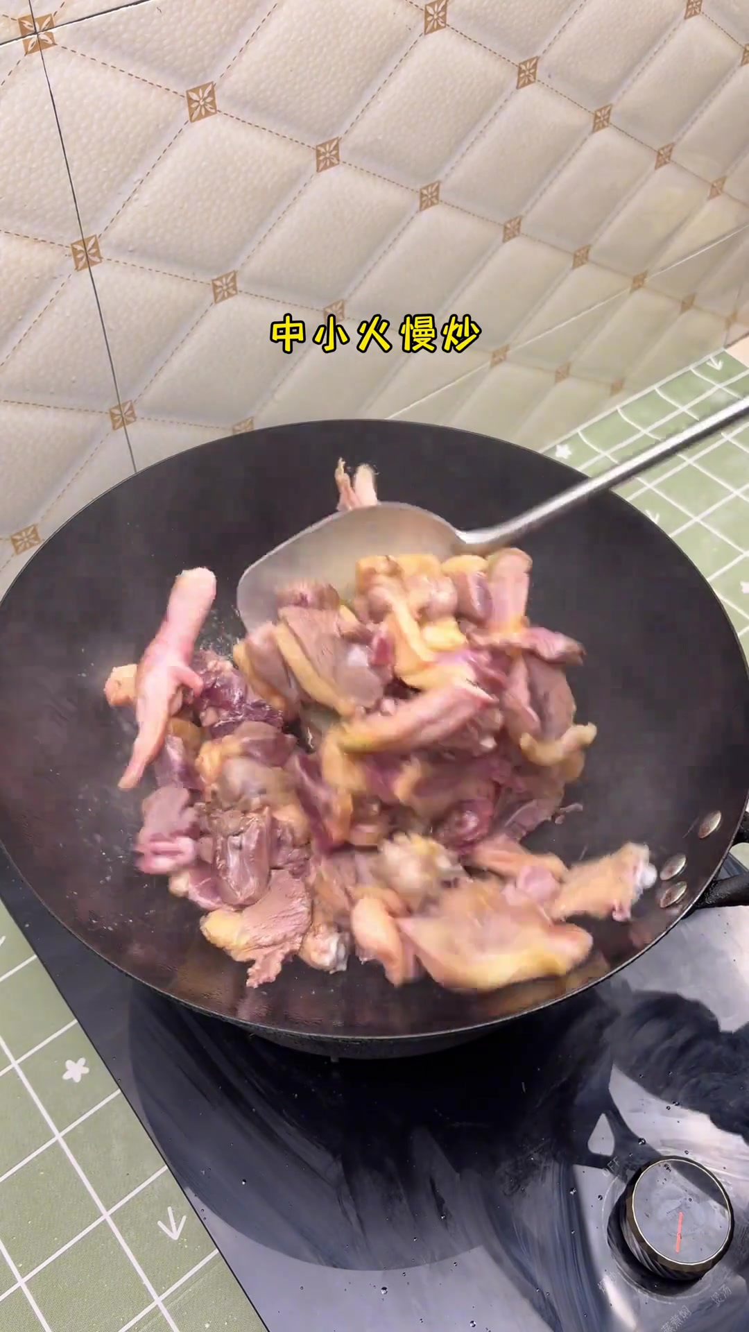 当酸笋遇上鸭肉,这便是广西特色菜,酸笋焖鸭