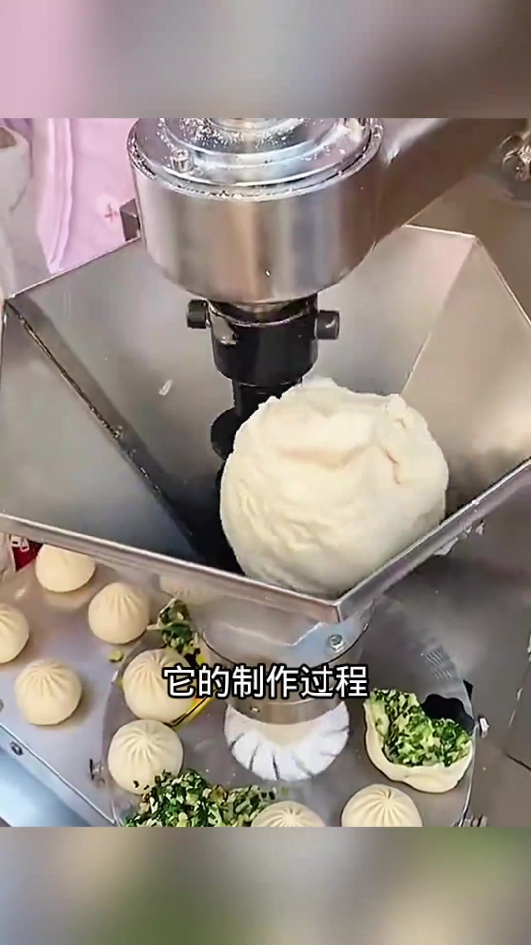 包子制作新革命:机械化生产提升速度与标准化