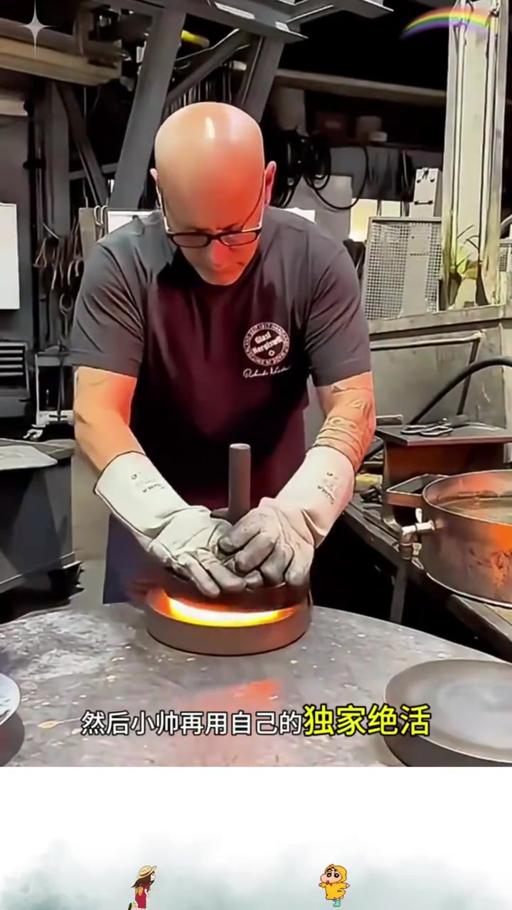 巧手小帅:用玻璃烧饼制作出精美透明盘的奇妙过程