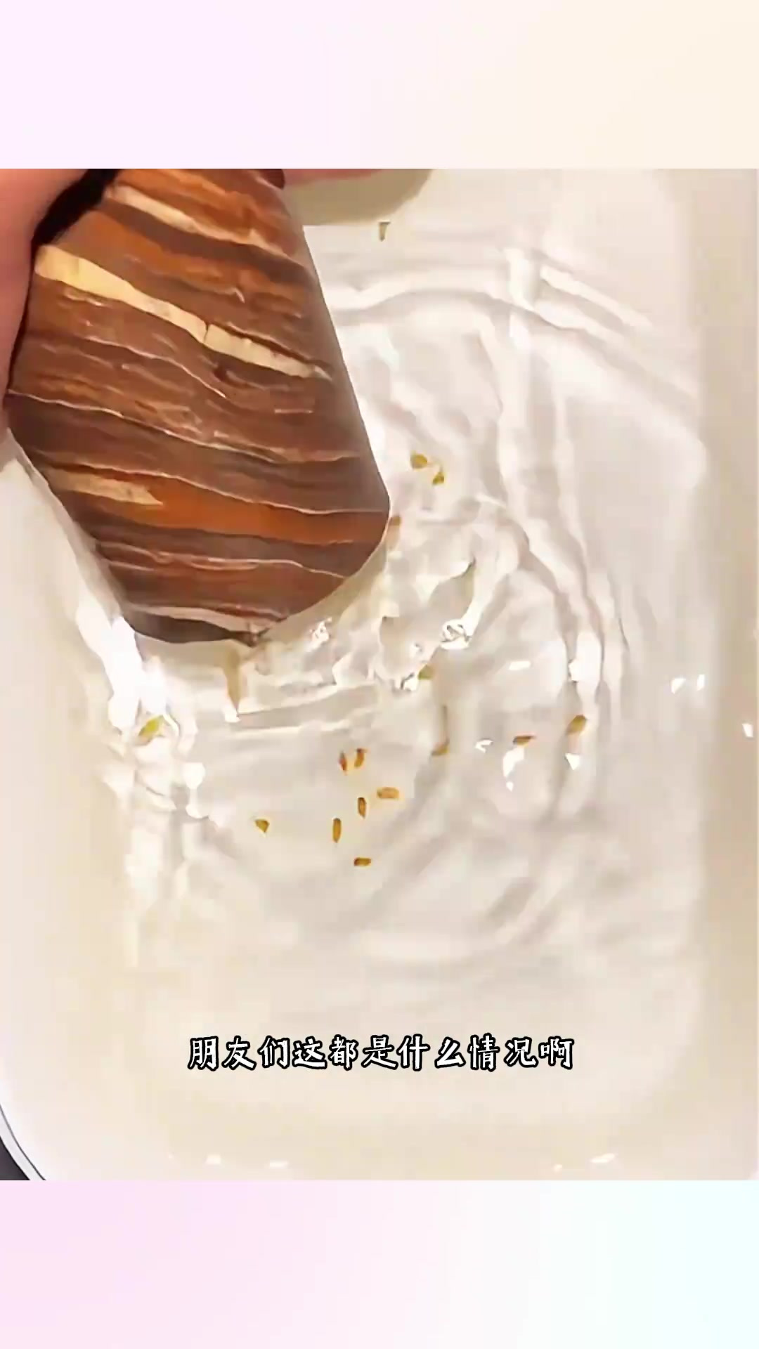 当鱼也社恐?一条小鱼的“缩进”反应引发的思考