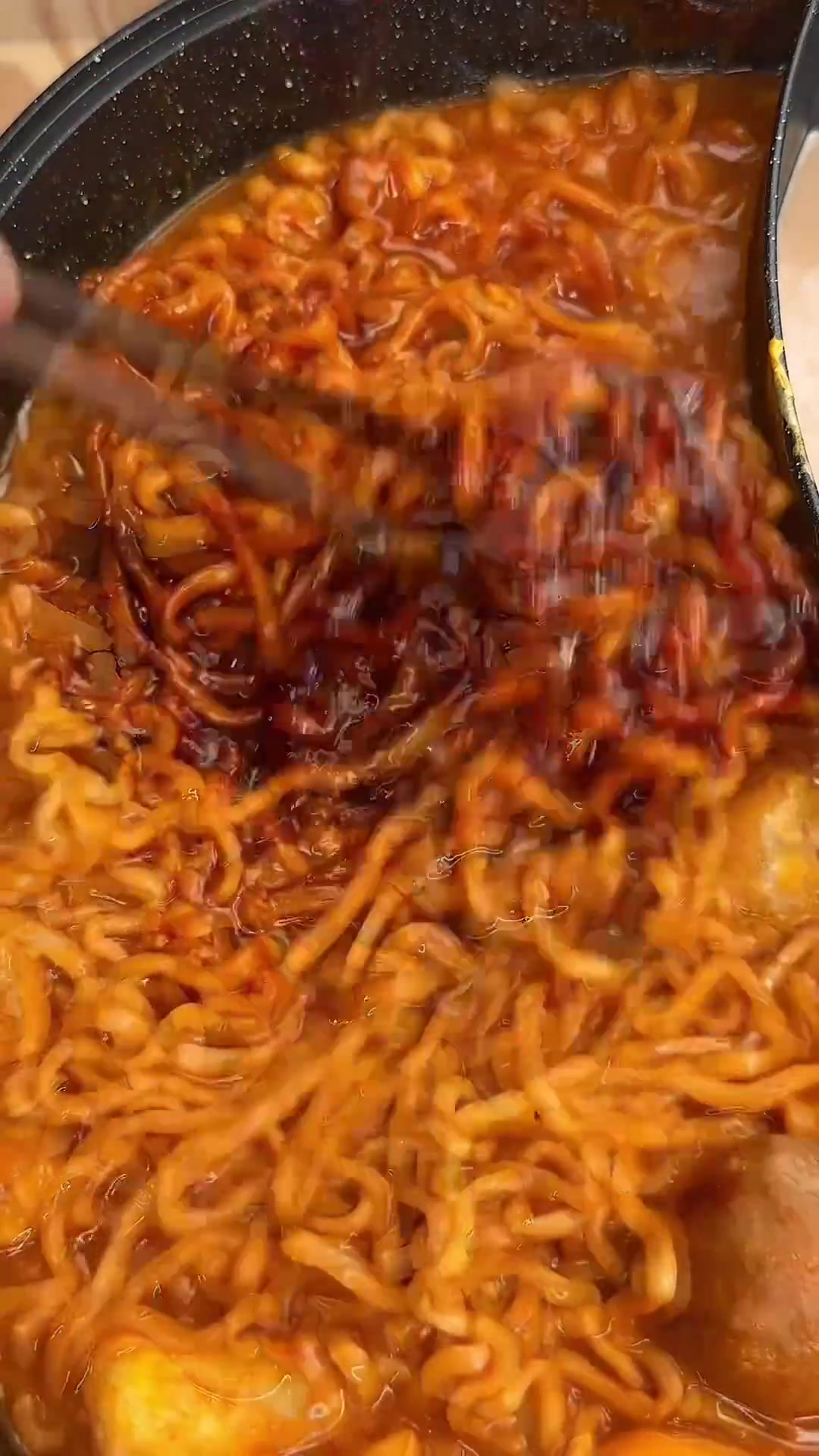 用大红袍奶茶和芝士火鸡面做火锅!香飘飘大红袍牛乳茶 置顶