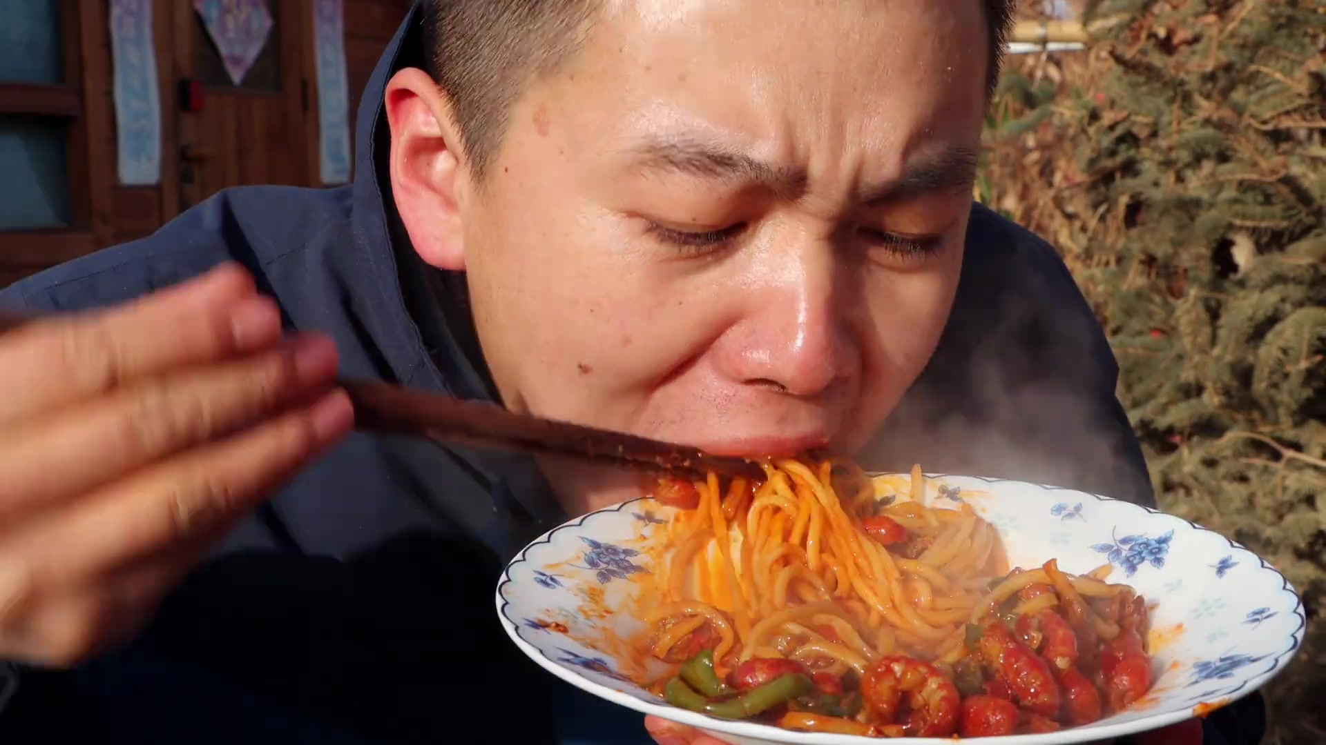380买2箱虾尾,食叔做成“虾尾拌面”,叫上孩子们来解馋,真香