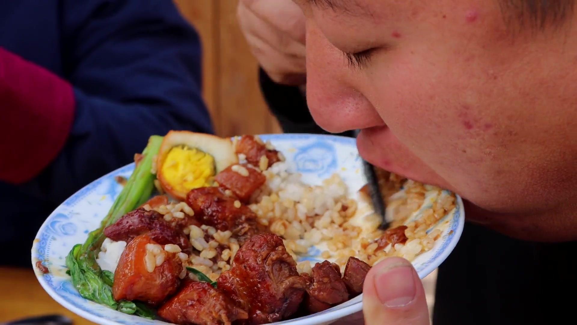 都说卤肉饭是红烧肉的兄弟,今天10斤肉一锅卤,味道果然名不虚传