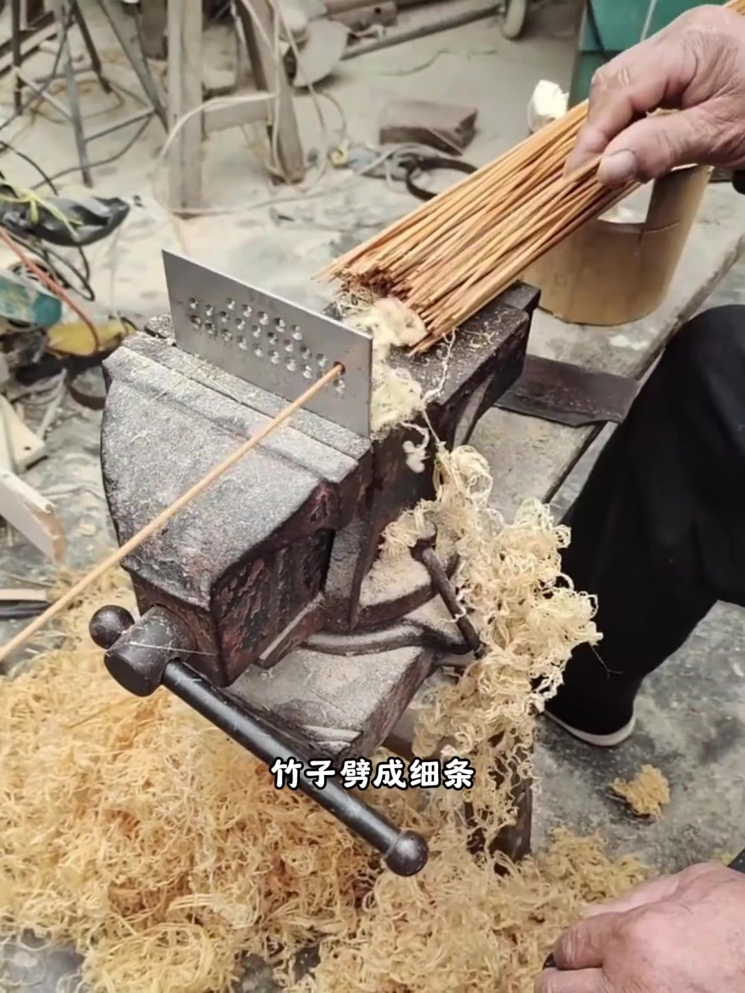 打工人巧用竹子发掘商机,制出烤肉竹签助农增收