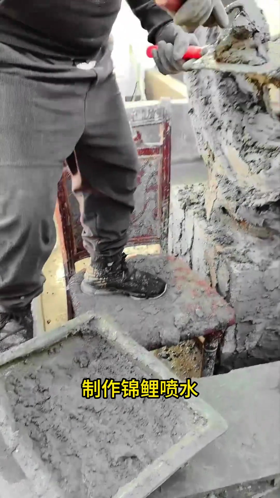 庭院鱼池锦鲤雕塑设计:美观的喷水效果与鱼儿共舞的创意之作